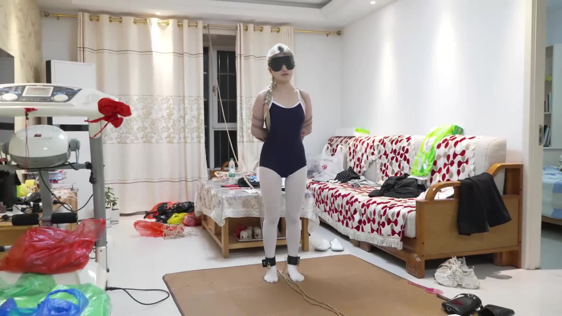 【缚予】白丝真空泳装踮脚走绳调教！白丝泳装+踮脚走绳+口球口水+SP耳光，金发妹子木...-绳艺在线资源网