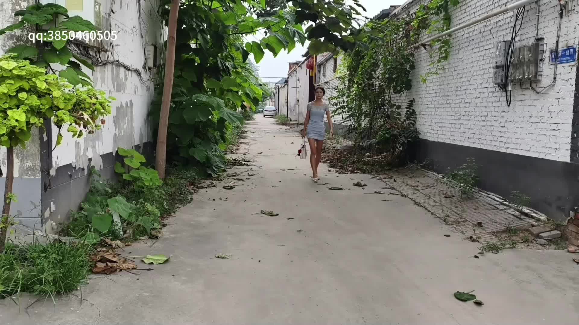 秦岚被指控涉嫌寻私被捕，被要求脱鞋跪下接受搜身。审问中，秦岚声称自己因家中人…-绳艺在线资源网