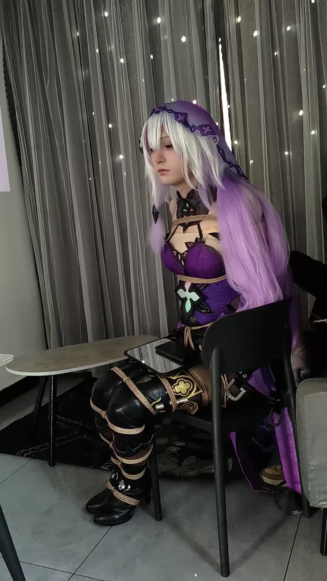 神秘出手女，黑天鹅女士的紧缚挣脱尝试-绳艺在线资源网