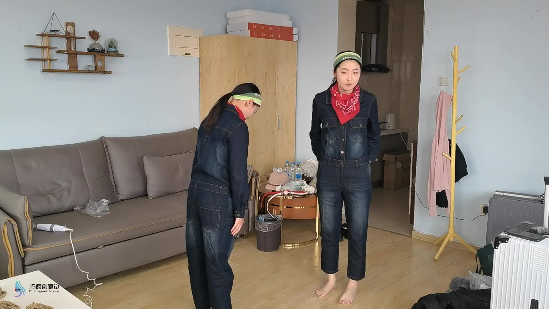 【JS原创】双女牛仔超紧直臂驷马口球堵嘴裸足放置~宫怡 欣妍-绳艺在线资源网