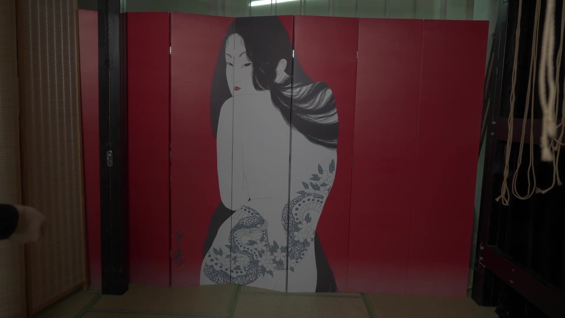 【象人原创】丰满小美女猫猫降临，牛仔裤白袜捆绑调教！肉感十足！-绳艺在线资源网