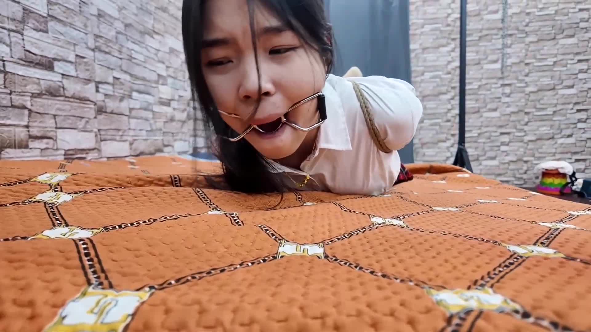 【飞天原创】语涵口夹驷马肉丝真空疯狂挣扎-绳艺在线资源网