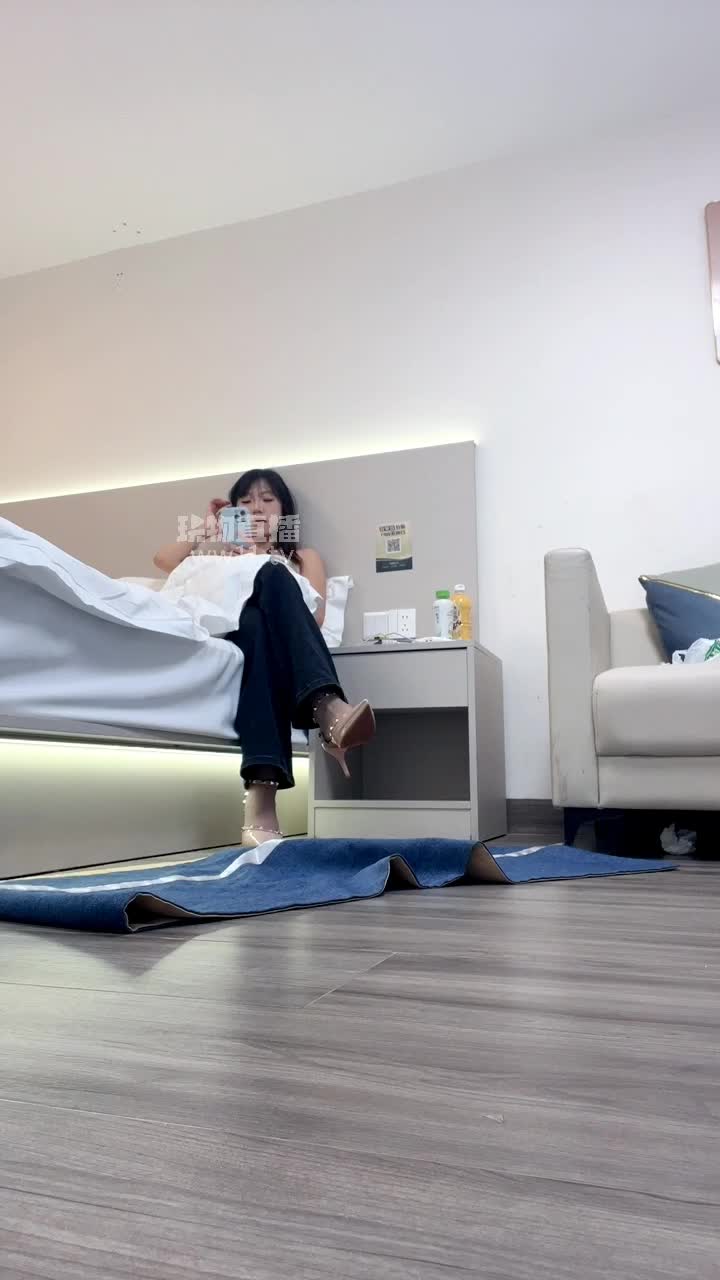 【心动茜茜】圣水玩弄被关一天的狗-绳艺在线资源网