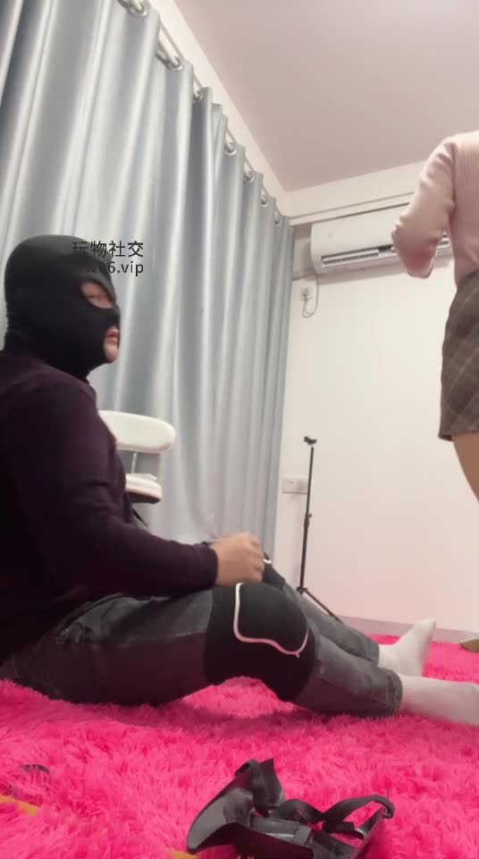 【姗姗】高跟肉丝脚踩戒尺虐打-绳艺在线资源网