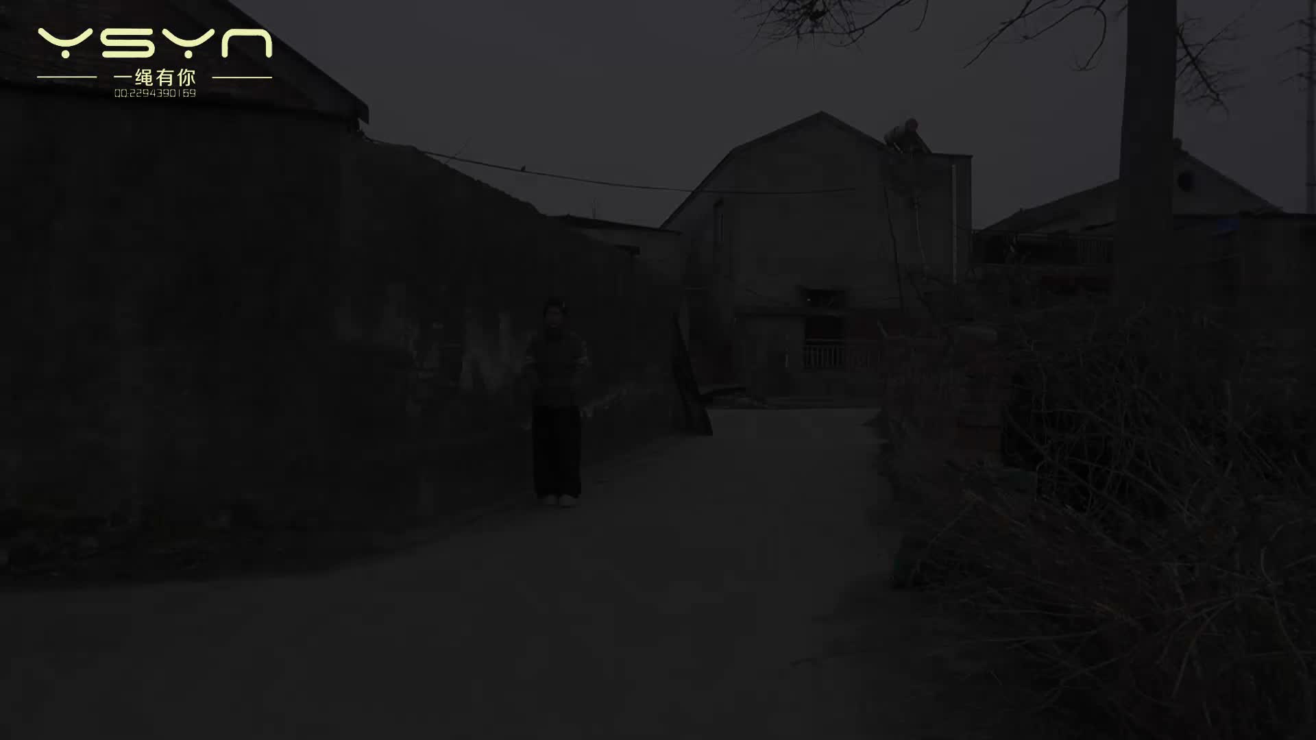 【一绳有你】悲惨的女孩 走在大街上的女孩（柳嫣）遇到麻袋绑匪捂晕装进麻袋吊起来转晕-绳艺在线资源网