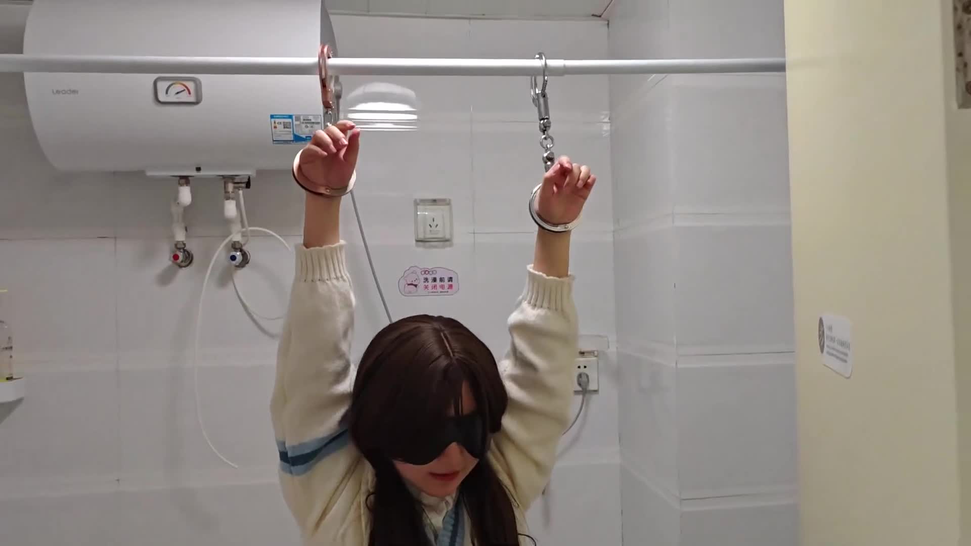 苏苏_被入室尾随的jk少女，捆绑镣铐tk啵啵贝失控模式秒糕-绳艺在线资源网