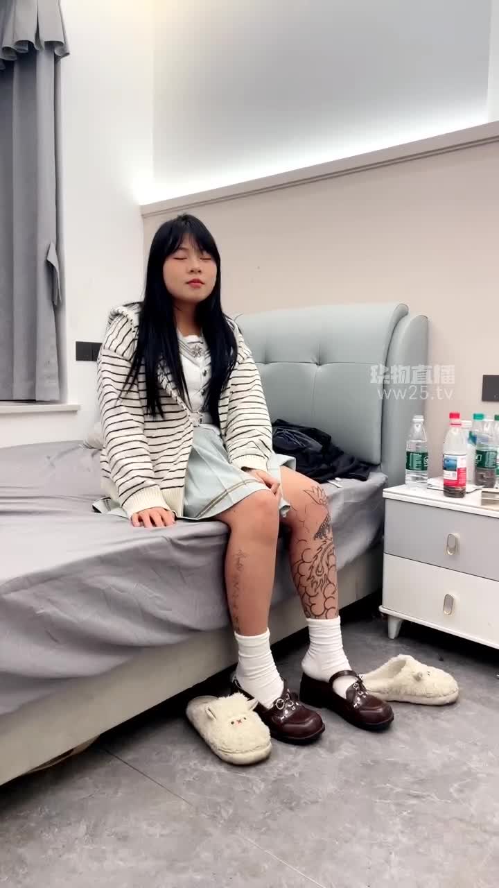 【九月】精神小妹白袜踩木乃伊-绳艺在线资源网