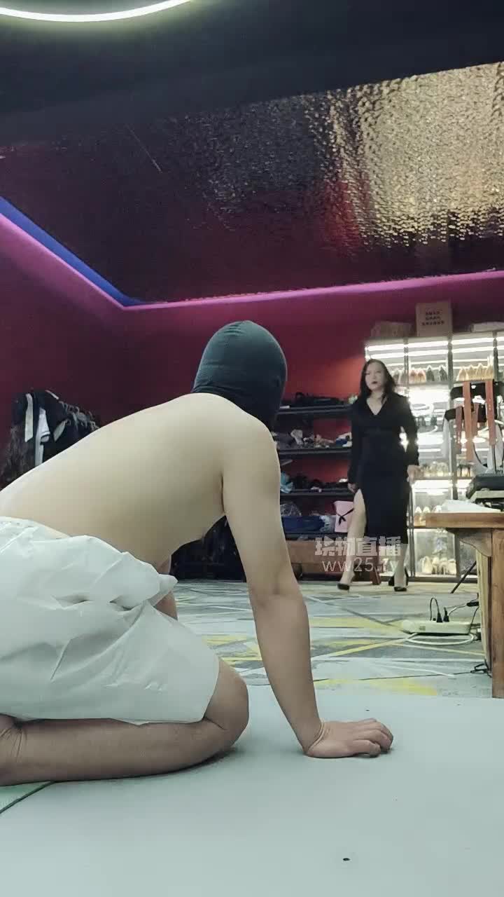 【芊羚儿】裸足羞辱桌下贱狗-绳艺在线资源网