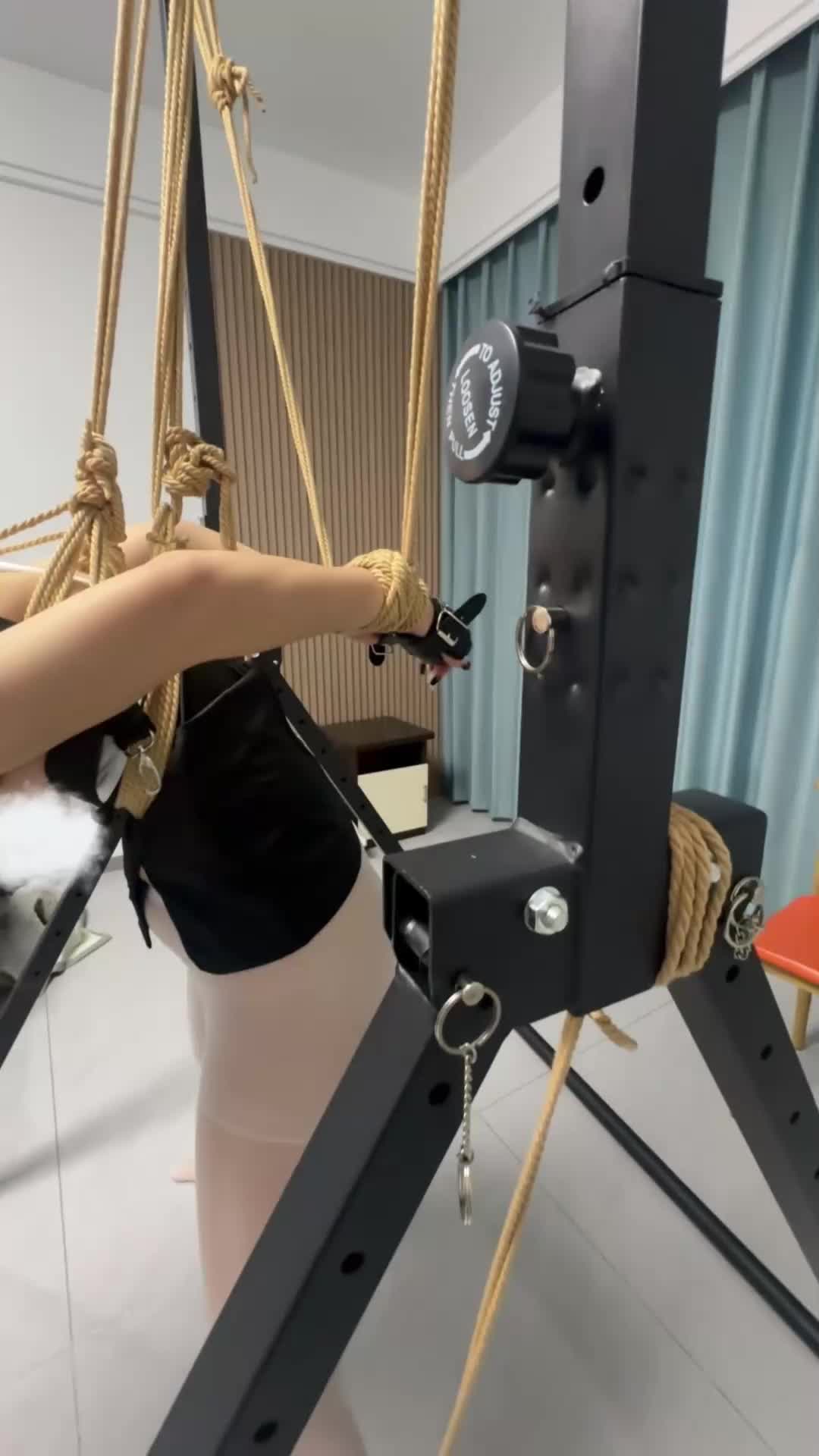 【束人映像】强制弓腰吊缚高跟鞋长时间站立 手动TD豆豆 Y具手动前戏 站立P机频率拉满..-绳艺在线资源网