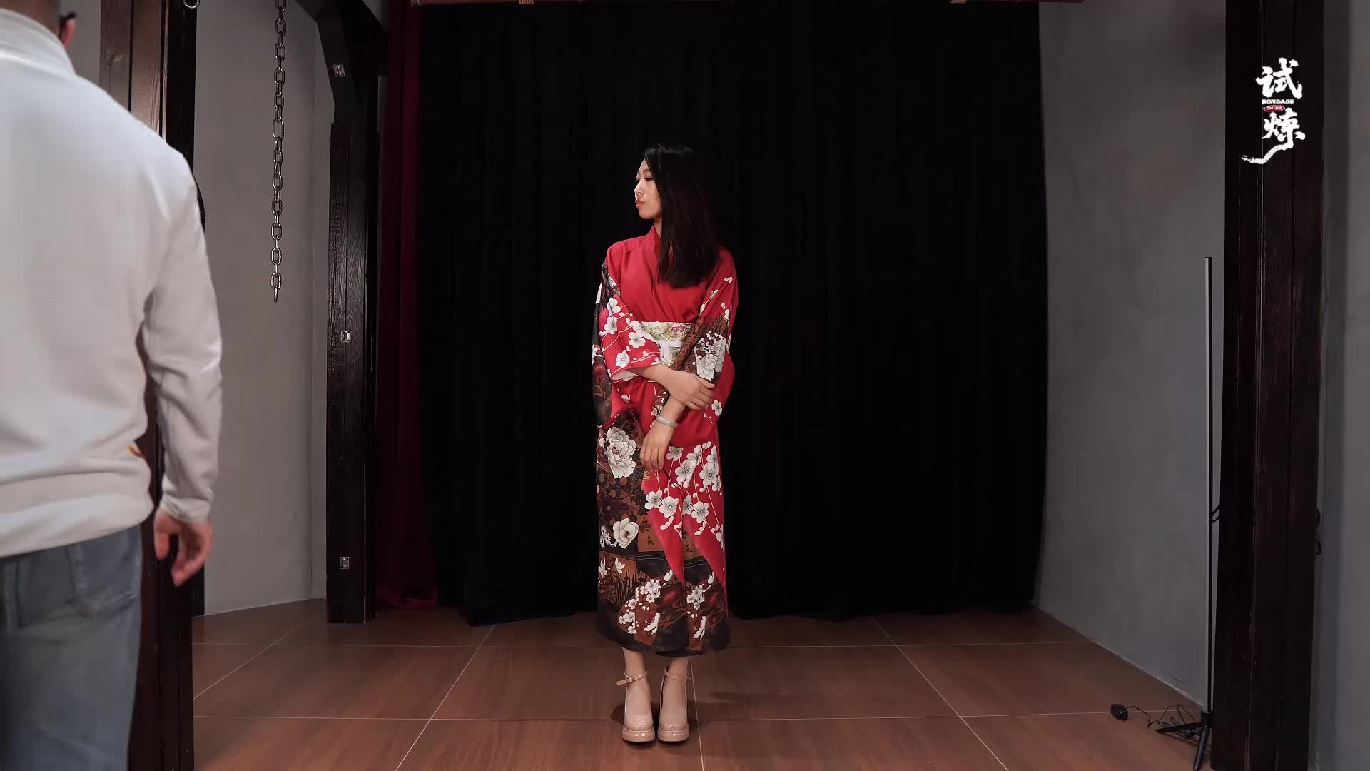 【试炼原创】诺米和服肉丝单腿吊+郊狼+啵啵贝+丝巾堵嘴+采访+赠送片段（二合一）-绳艺在线资源网
