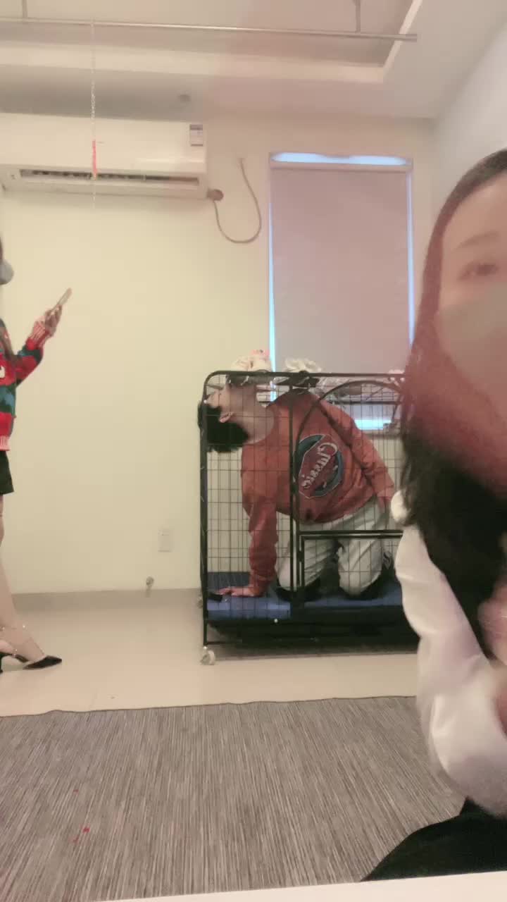 带闺蜜踩踏耳光舔鞋狗1-绳艺在线资源网