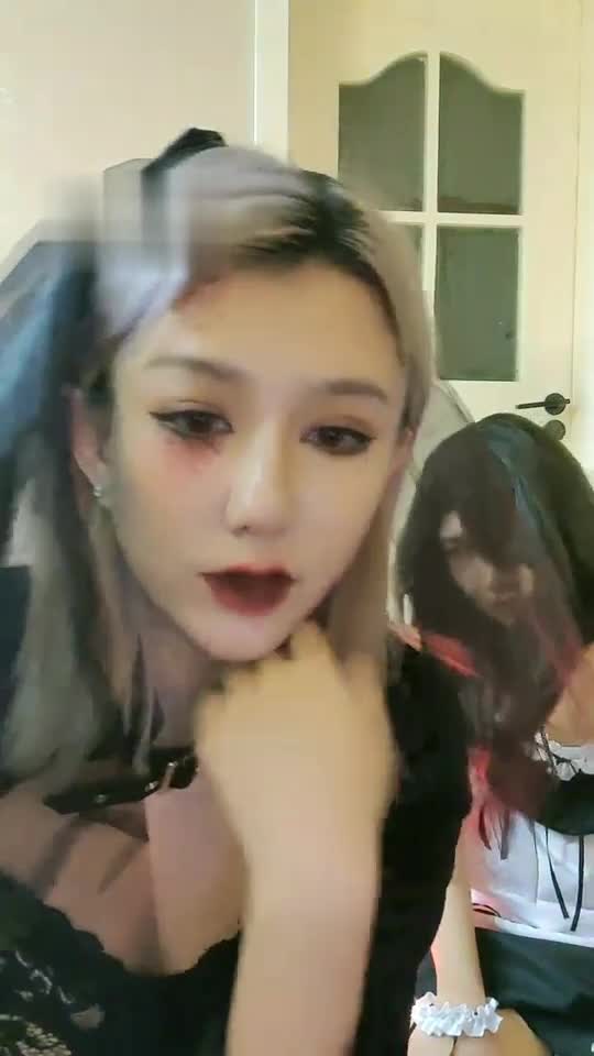 吸血鬼女王和猪女仆-绳艺在线资源网