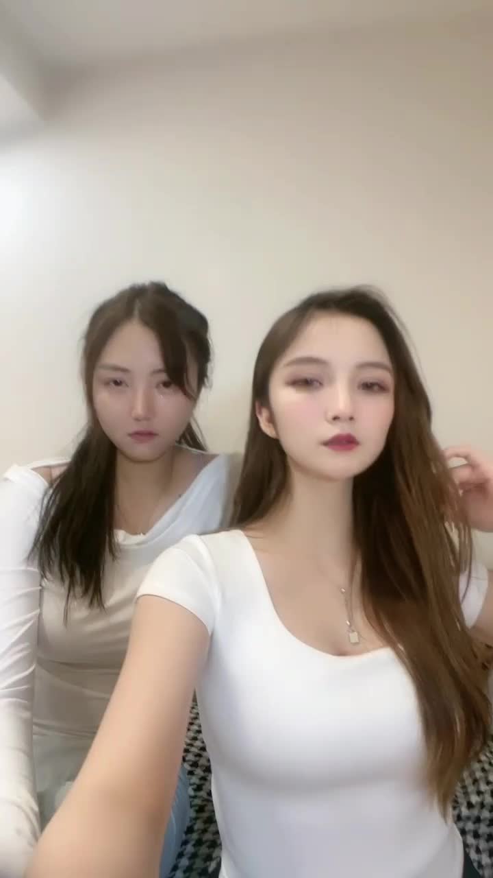 女主酸奶喂食闺蜜SP酸奶接吻-绳艺在线资源网