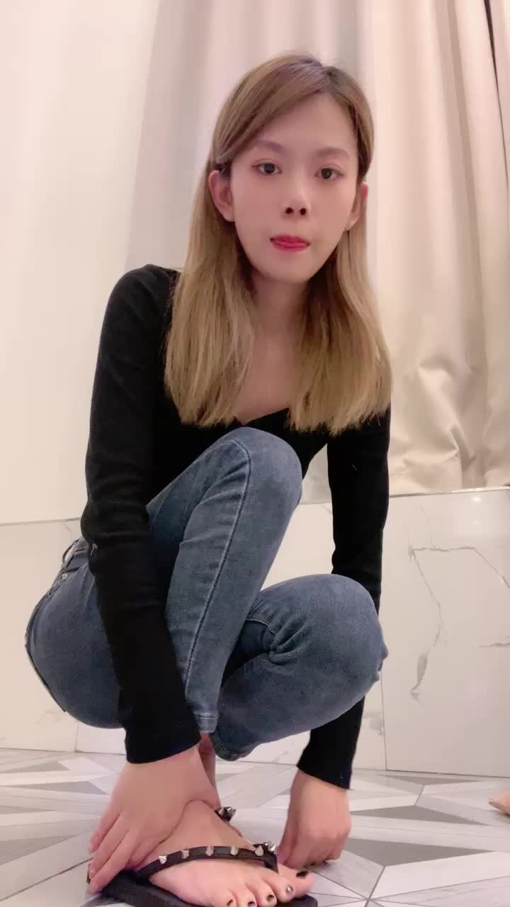 女主模仿精神小妹狂抽路人耳光-绳艺在线资源网