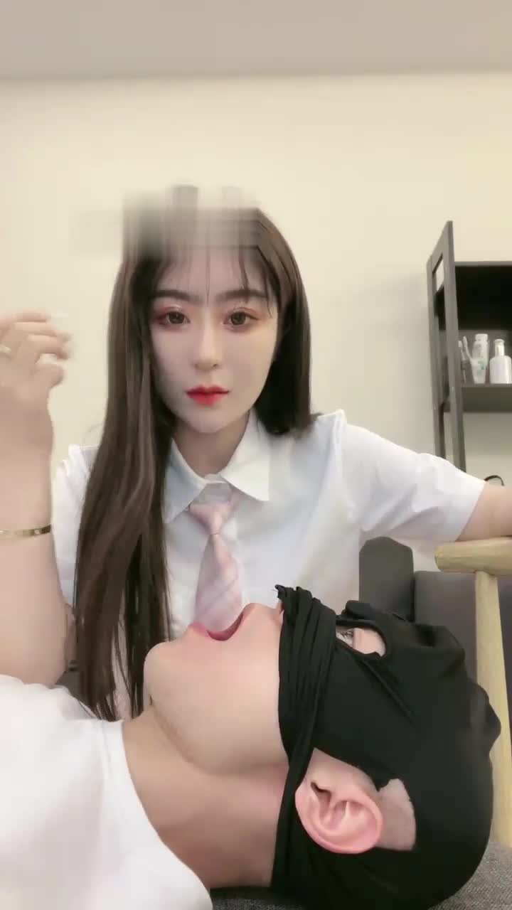 女主口水浓痰喂食蛋糕调狗吃酸臭脚-绳艺在线资源网