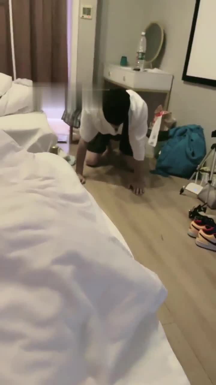 女s的圣水刷牙水呕tu物水公gou都吞了下去-绳艺在线资源网