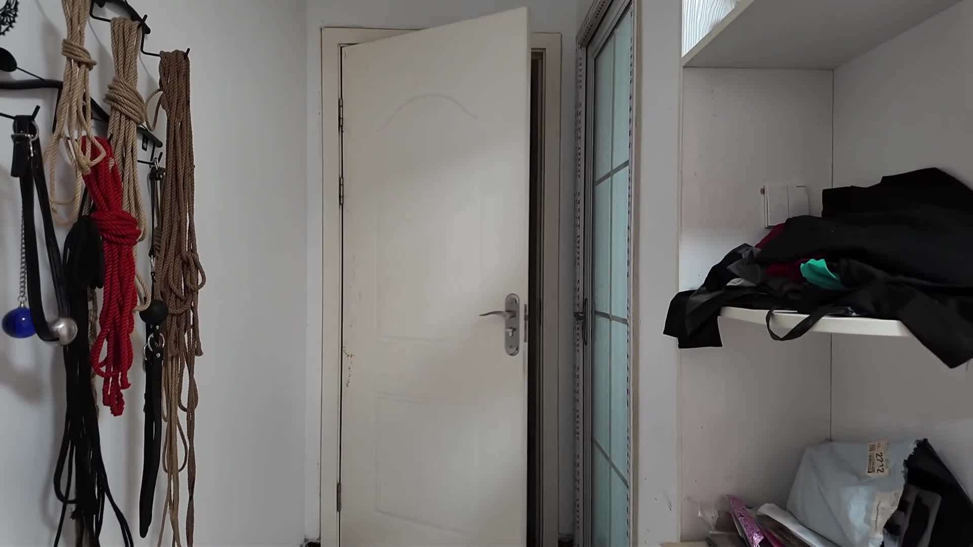 【佳佳】午睡被绑架的美艳旗袍少妇 床上挣扎 老虎凳折磨-绳艺在线资源网