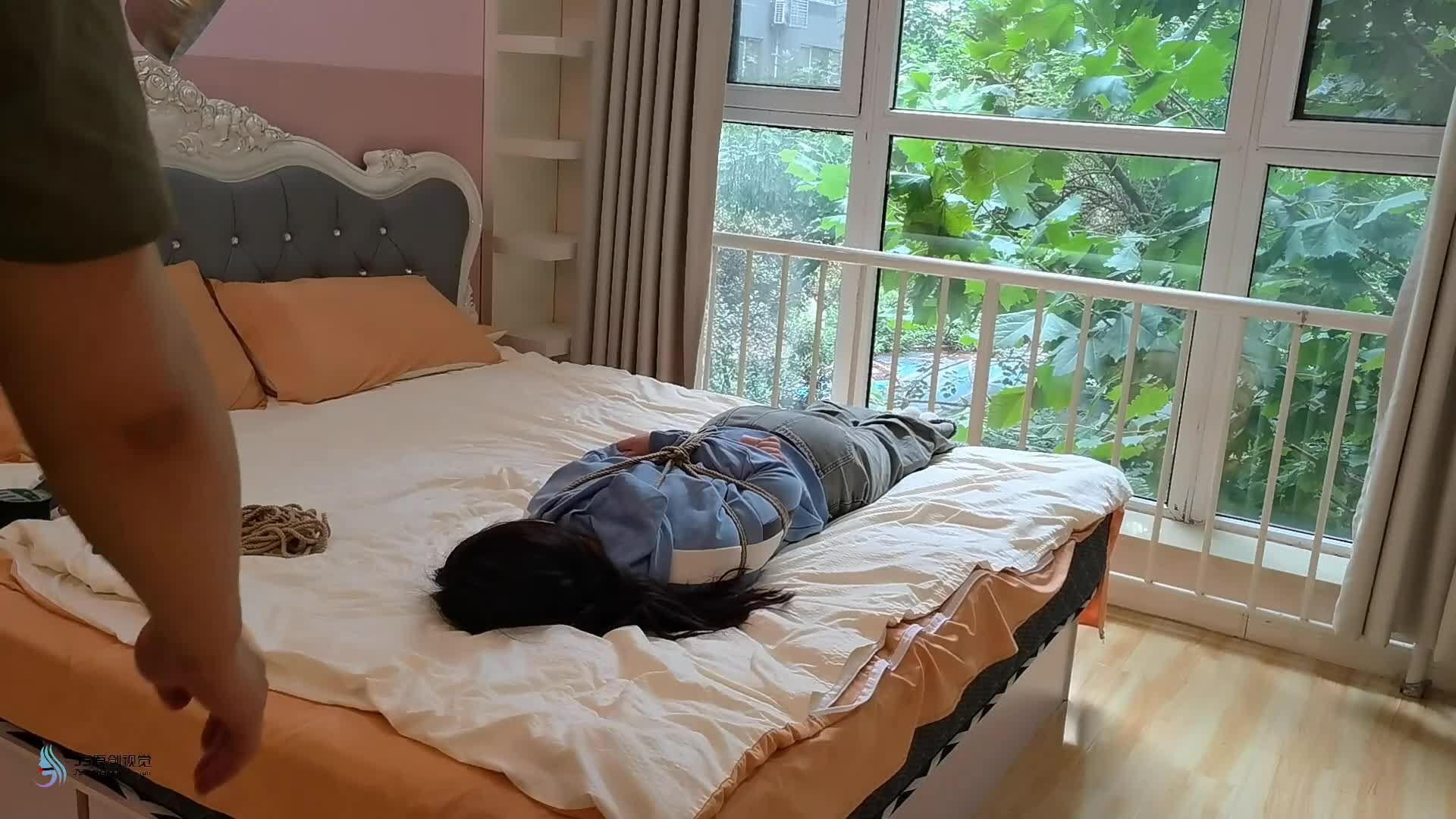 【JS原创】梦琪床上白袜驷马捆绑胶带封嘴TD刺激脚恋足-绳艺在线资源网