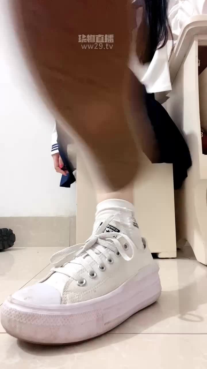 【敢敢】剧情恋足癖哥哥帮妹妹除臭-绳艺在线资源网