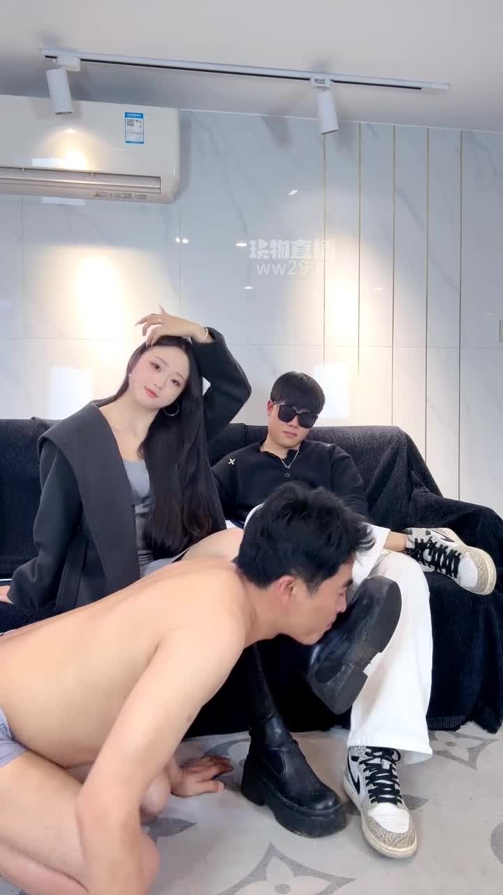 【蓓蓓S情侣主】绿帽二狗又来伺候亲吻【双视角版】-绳艺在线资源网