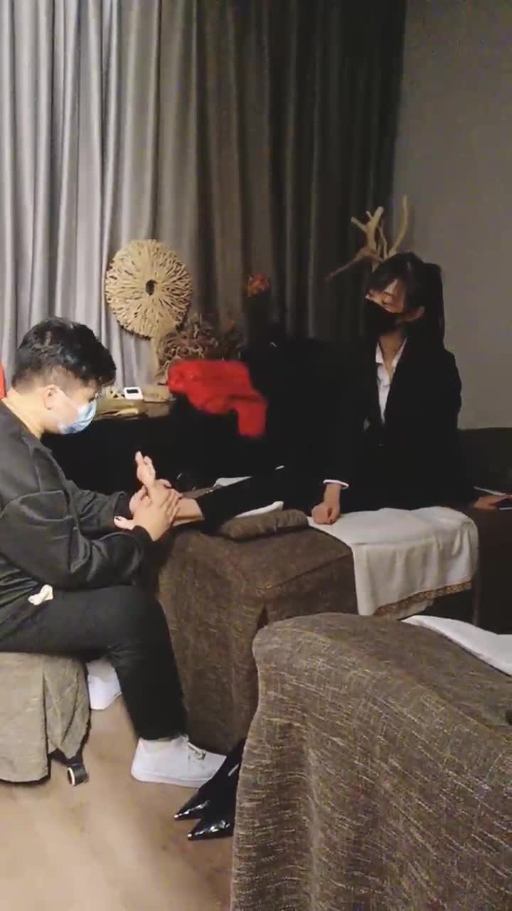 【美娜格格】会所开发技师舔脚【双视角版】2-绳艺在线资源网
