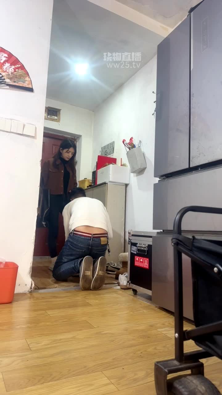 【津津小主】家奴伺候主人回家-绳艺在线资源网