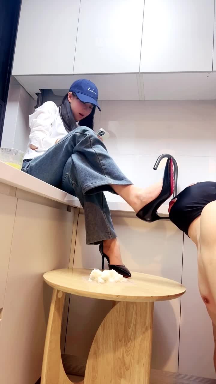 【御航S】高跟碾压踩喂食【双视角版】-绳艺在线资源网