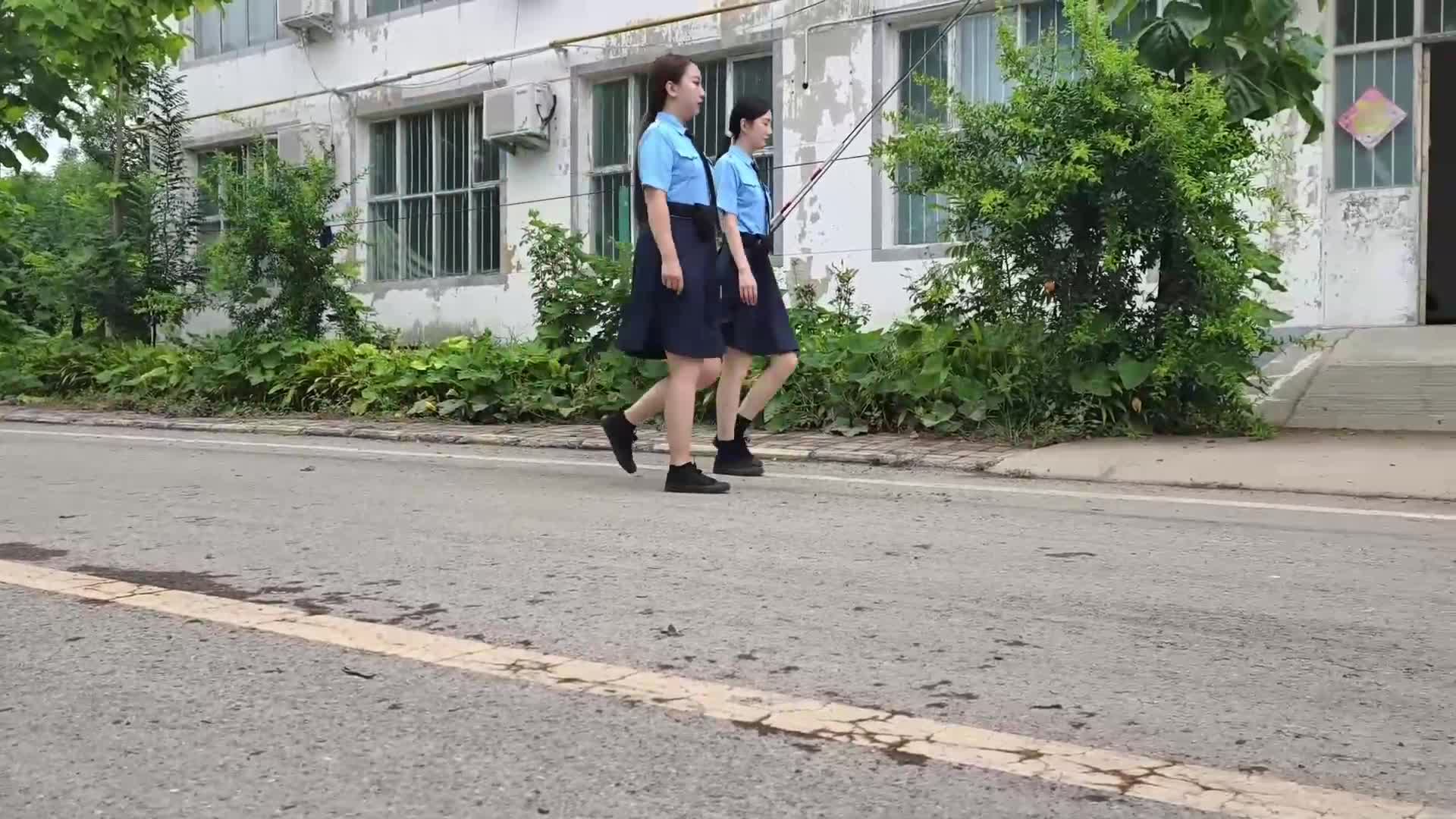 【忘忧社】新模特小冉被抓获，带背靠，脚镣，后来又换不锈钢重镣，在监狱服刑-绳艺在线资源网