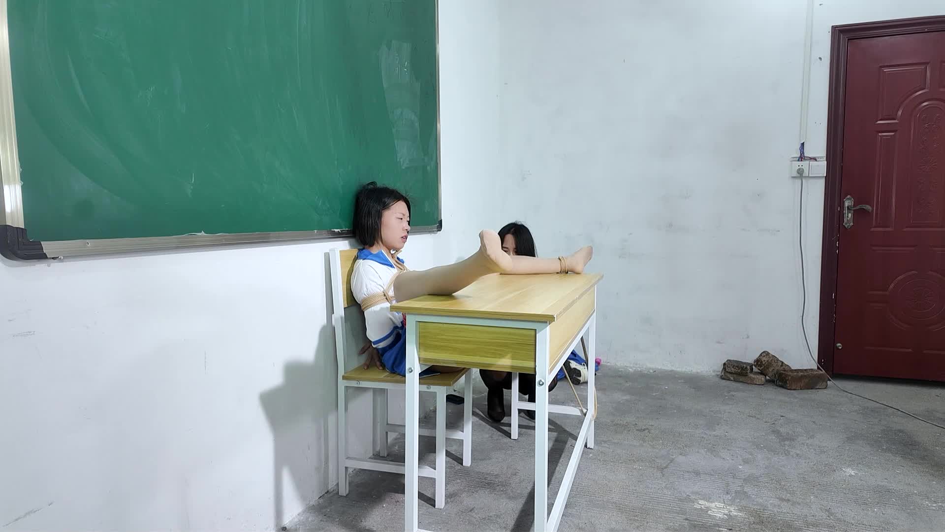 【樱束原创】在劫难逃的女学生-绳艺在线资源网