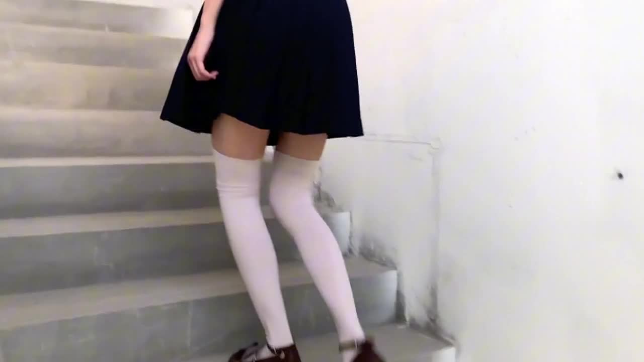 【尤美加奈】紧张刺激的废墟！双马尾白丝JK被尾随！-绳艺在线资源网