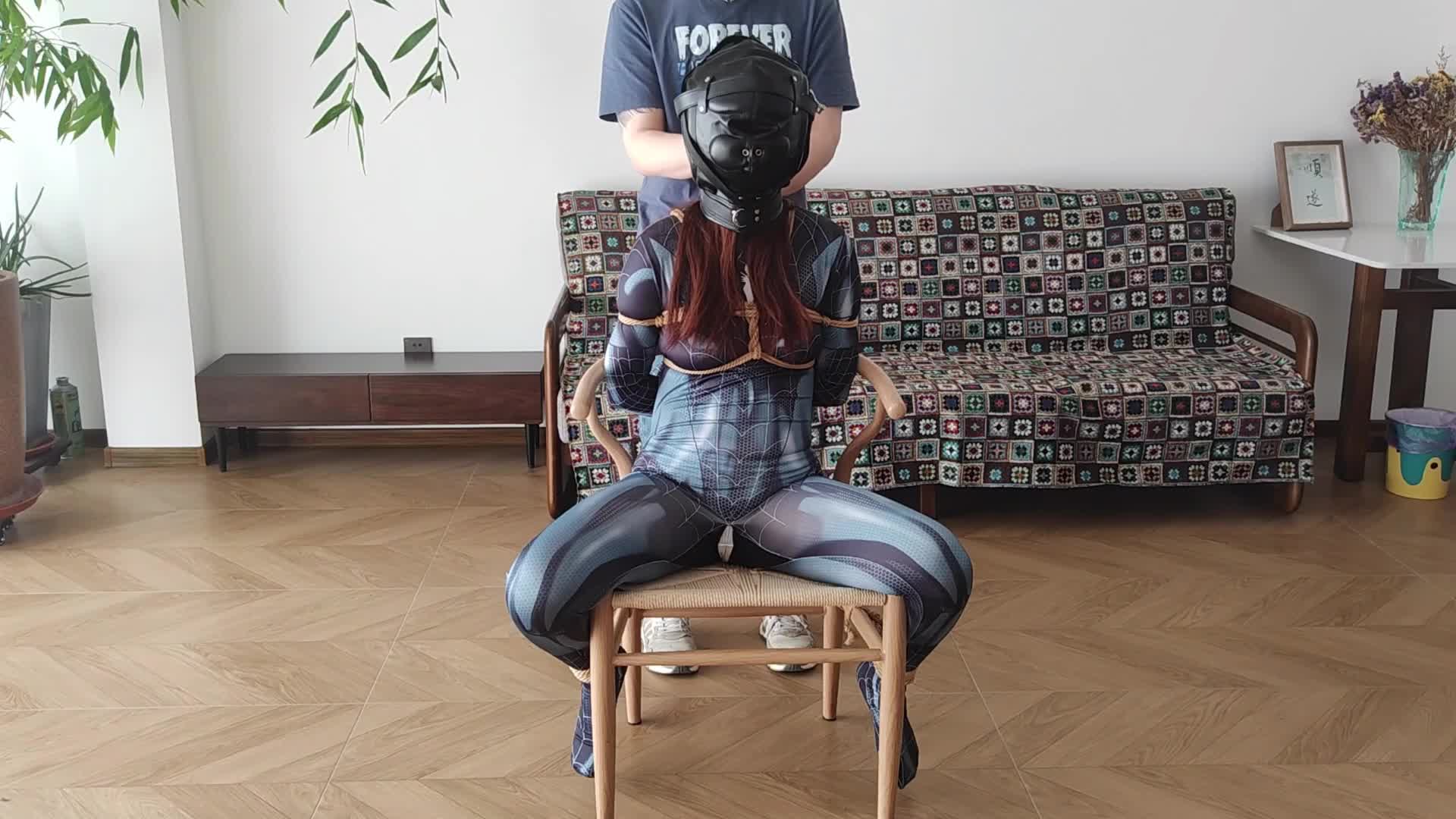 【束人映像】蜘蛛侠的深渊 呼吸抑制头套 揉胸揉B强高 SP TK脚心腋下 震动B强高-绳艺在线资源网