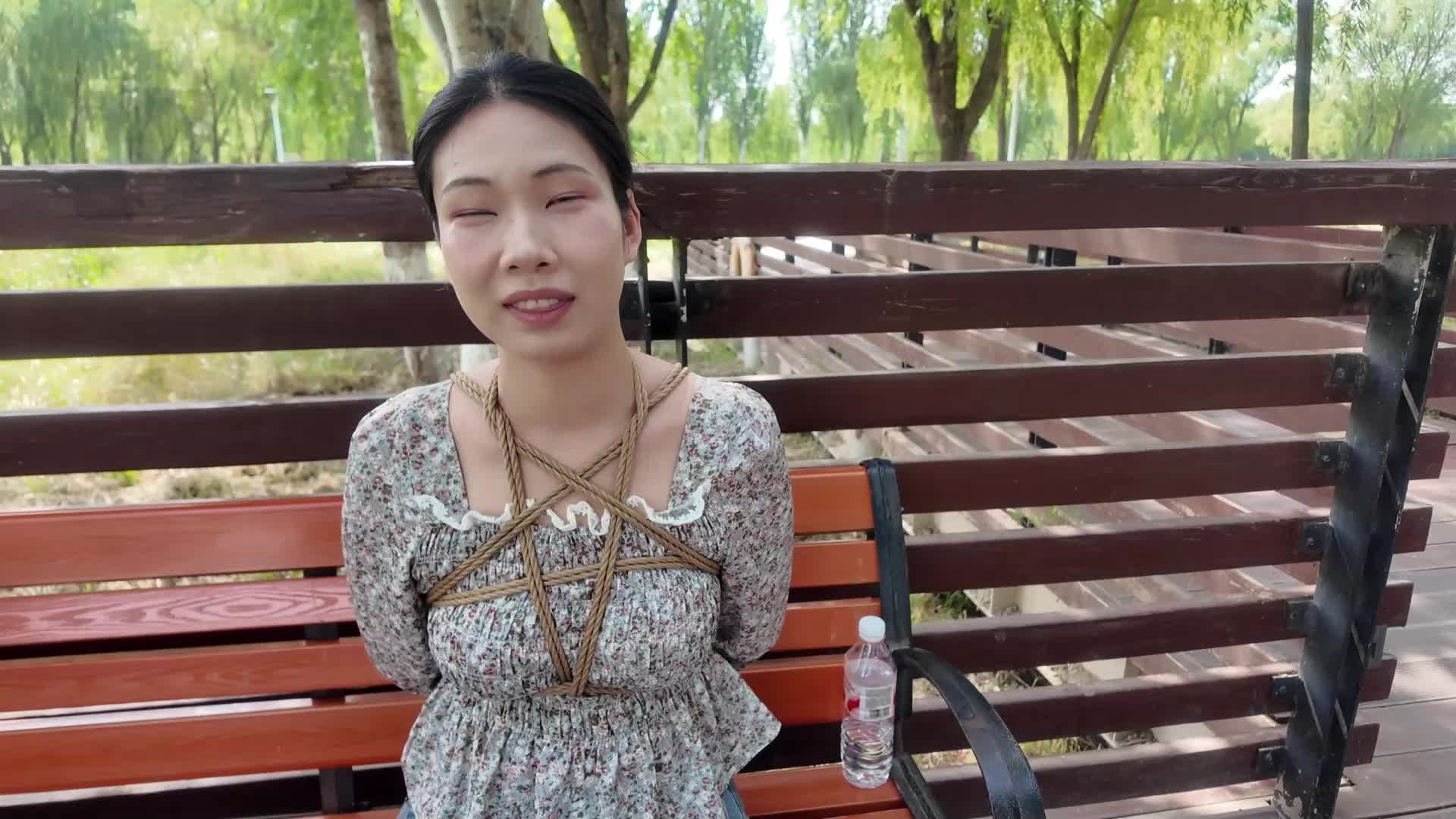 【奇葩访谈】户外访谈各类话题 梦想 爱好 变态的一些提问 尴尬的是 很多路人都看到我俩 心慌-绳艺在线资源网