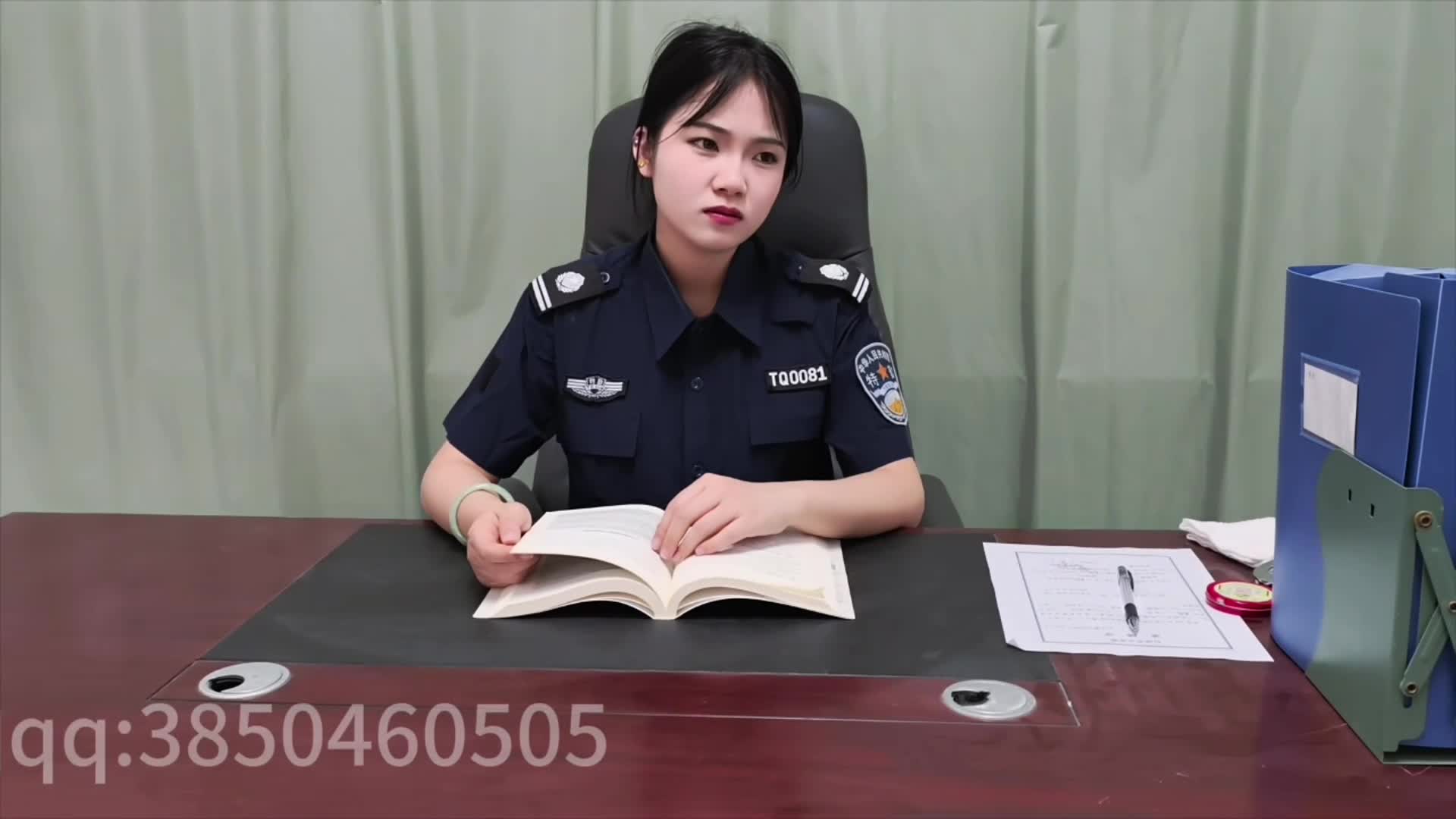 女记者为了报道监狱的真是生活，找到昔日同学请她帮忙，不料竟被同学算计，把她与另一-绳艺在线资源网