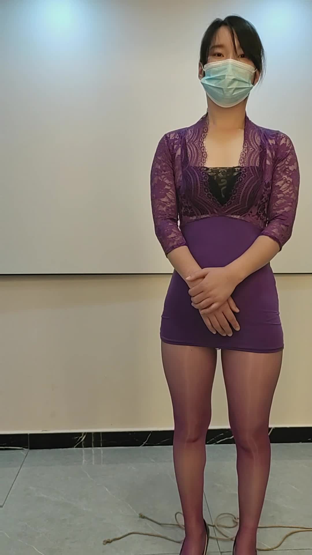 二胎妈妈清冉的紫色情趣丝袜单腿吊，崩溃的表演！-绳艺在线资源网
