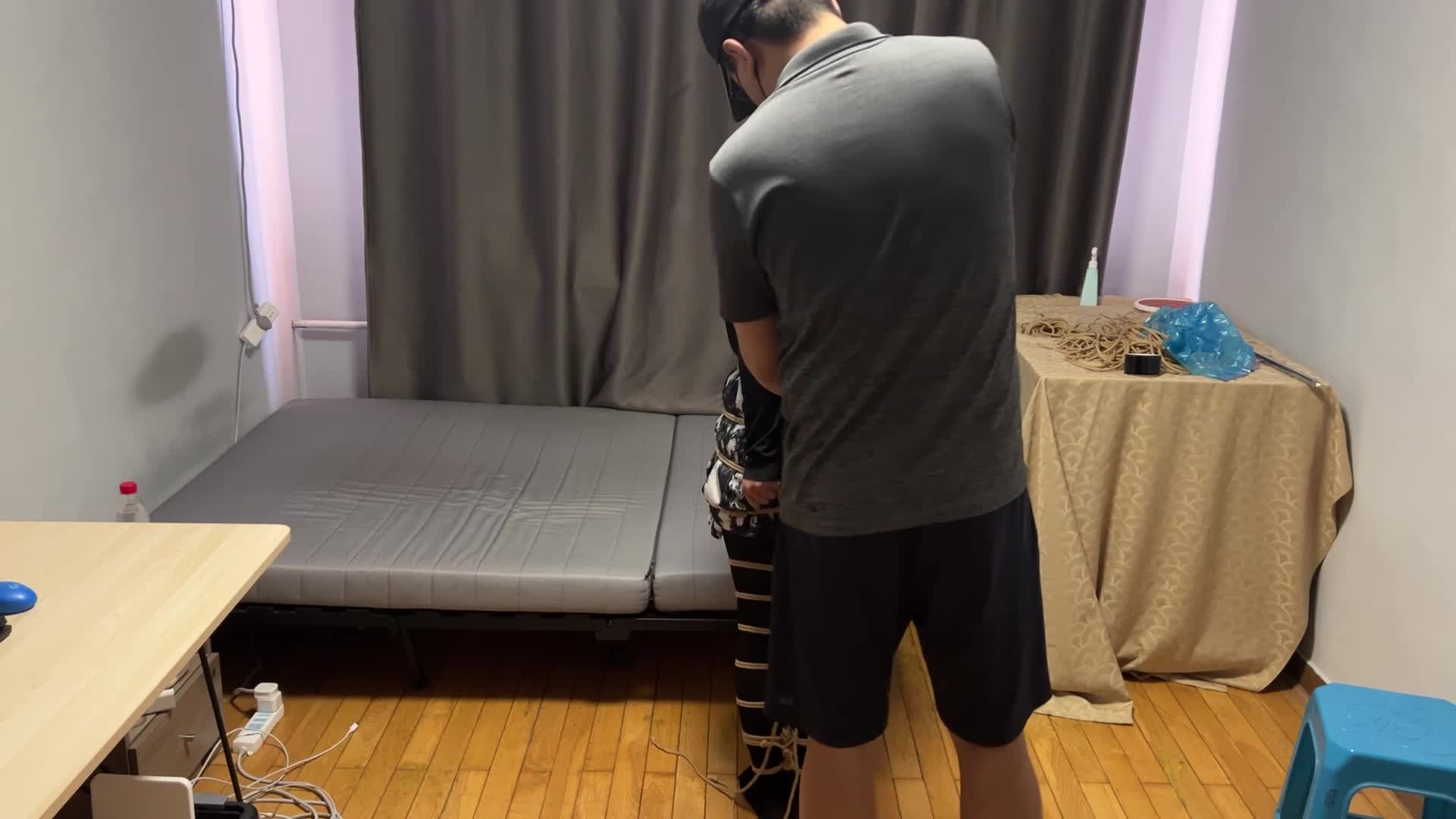 约绑暴杀驷马美女主播！原来私底下还有这种爱好吗？超紧堵嘴放置！-绳艺在线资源网