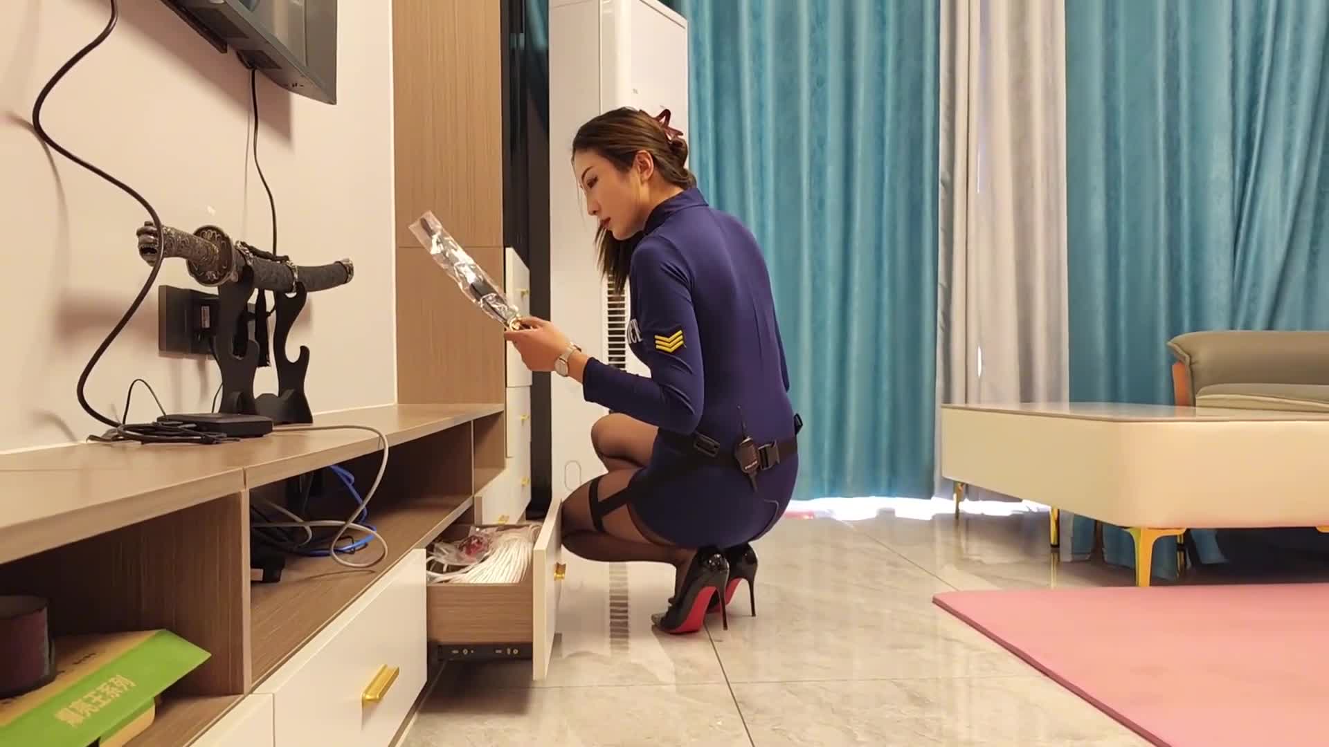 【李大侠】女搜查被擒记-绳艺在线资源网