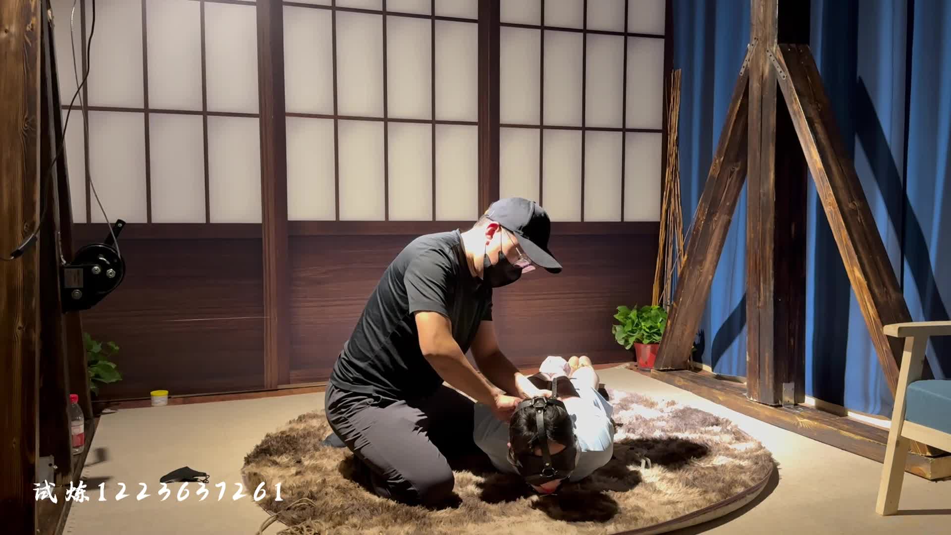【试炼原创】极限仰头驷马马具口球手臂麻木崩溃直立单腿吊惩罚脚抽筋-绳艺在线资源网