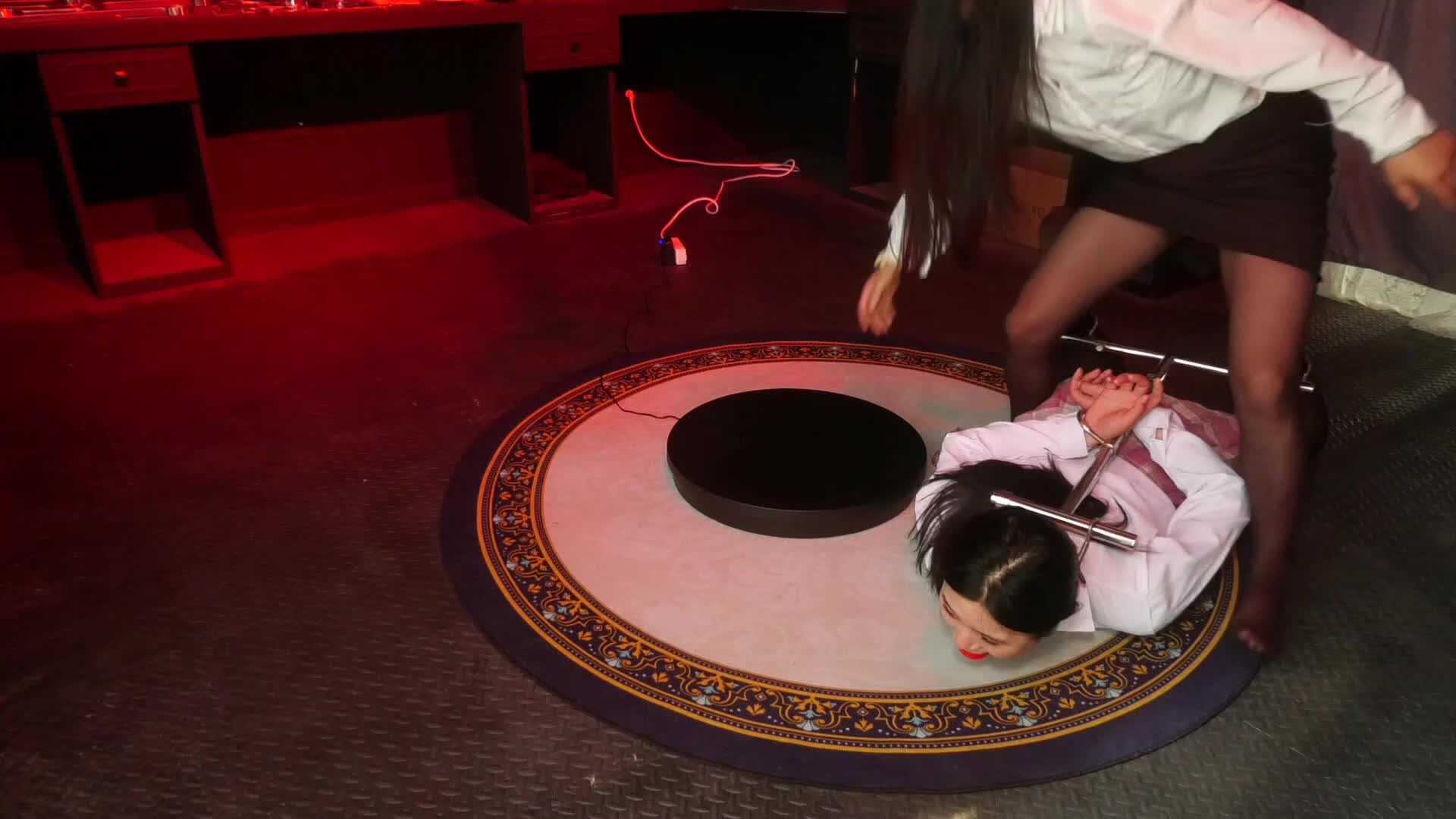 【胜景影视】金属驷马女M展览-绳艺在线资源网