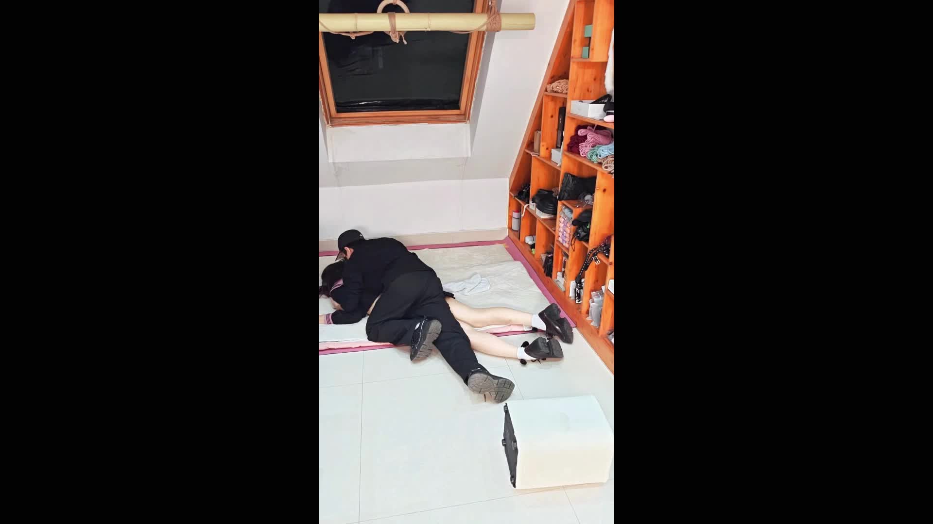 【JK肉丝露露的入室猥亵绑架】被捆绑后的挑逗龟责-绳艺在线资源网
