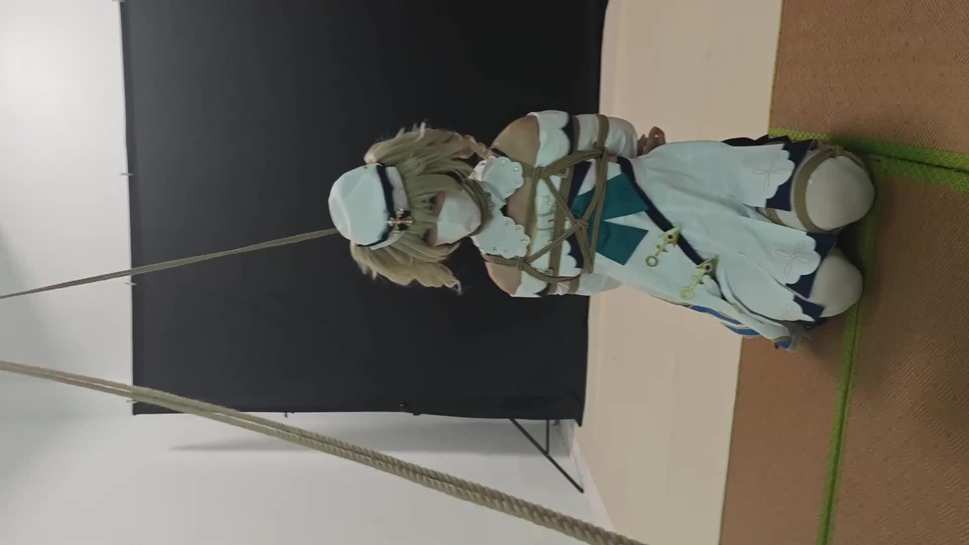 芭芭拉捆绑绞刑。随着脖子上的绳子拉扯逐渐窒息-绳艺在线资源网