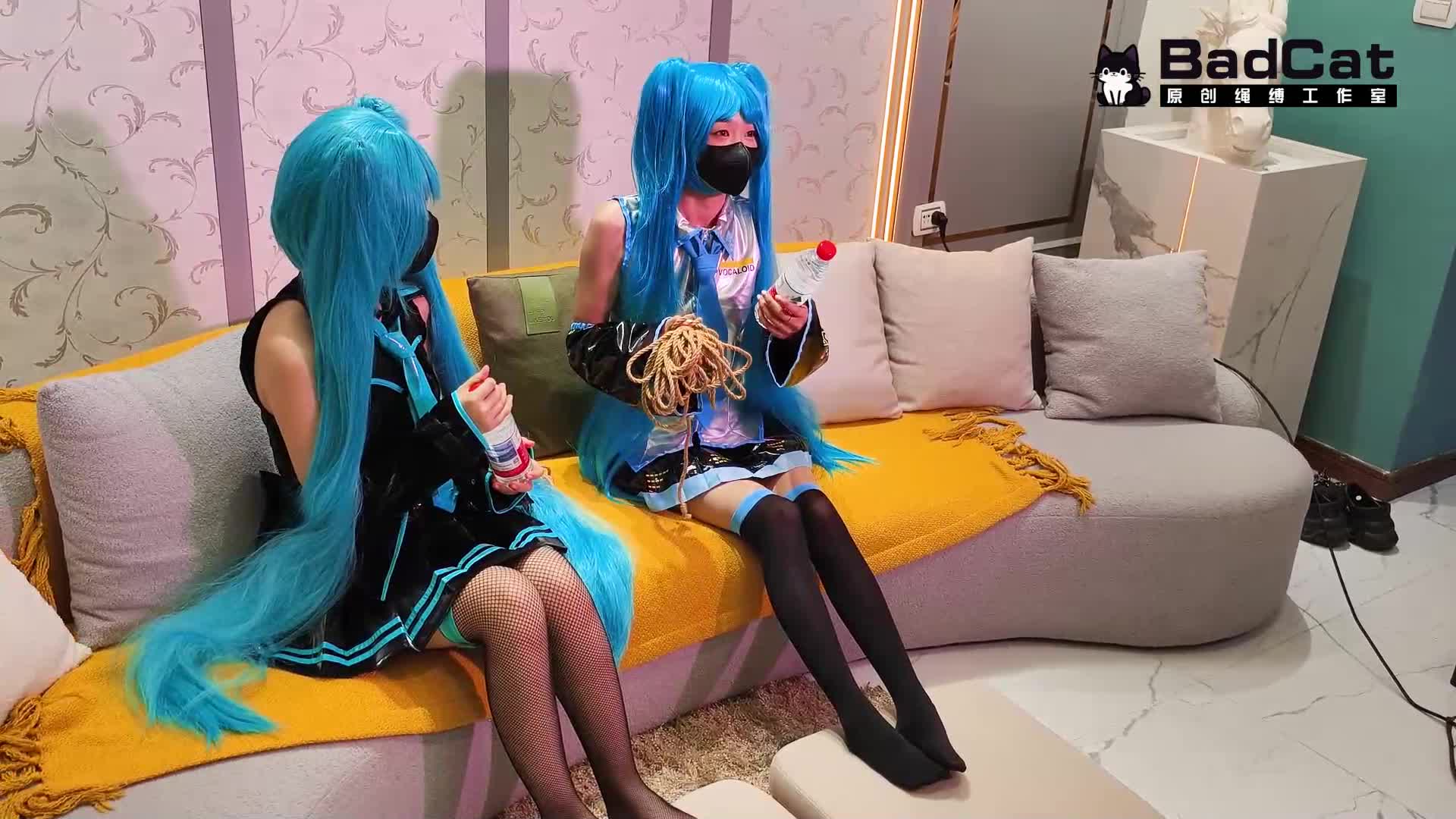 【BadCat】女女双初音coser被摄影师捆绑调教-绳艺在线资源网
