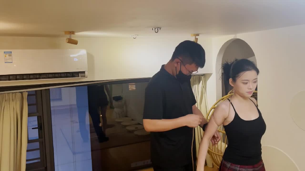 【极限紧缚】五花踮脚吊缚口环堵嘴加极限直臂驷马丝袜堵嘴放置-绳艺在线资源网