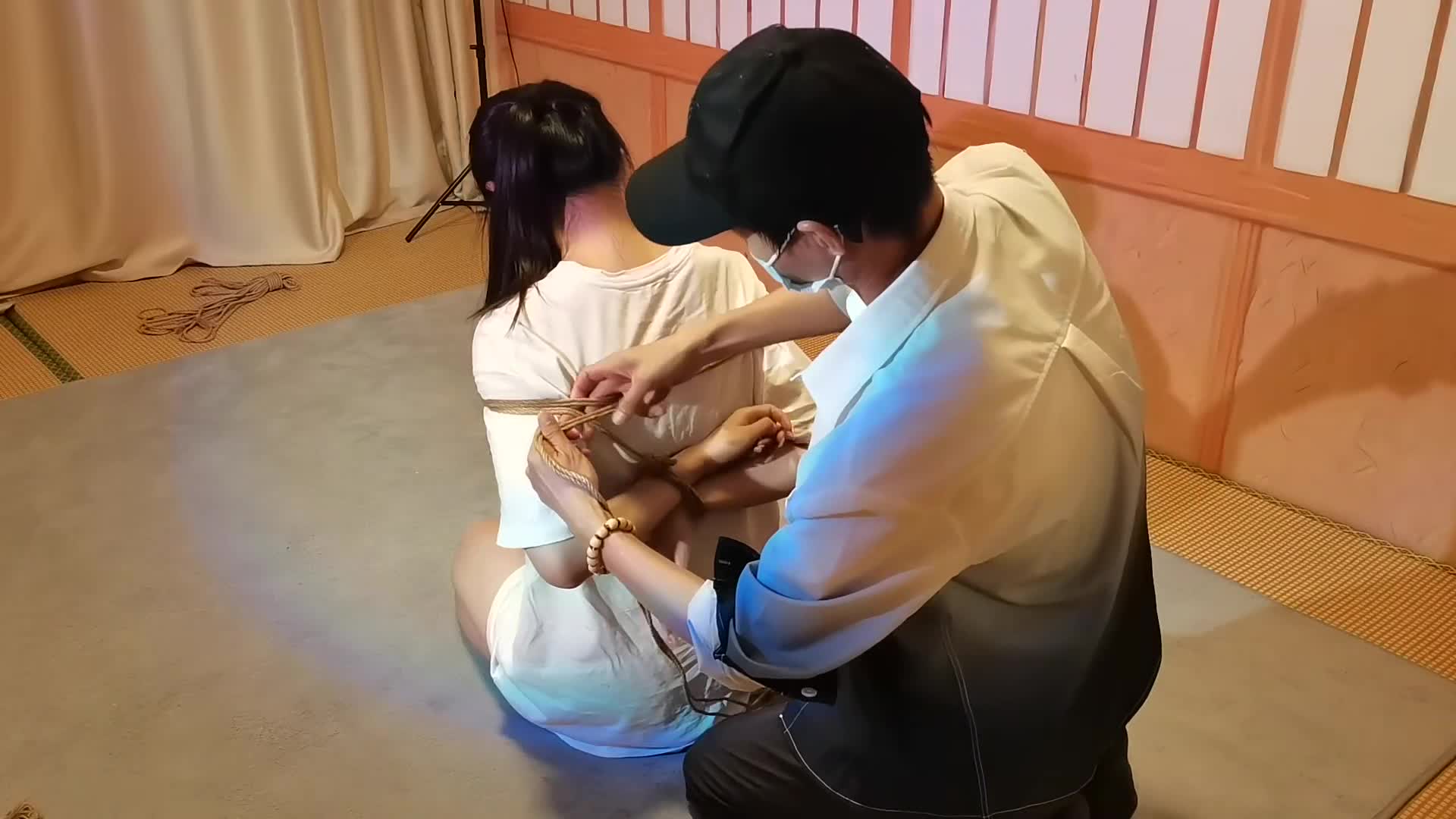 【一绳所爱】大二女生小花影极限驷马体验-绳艺在线资源网