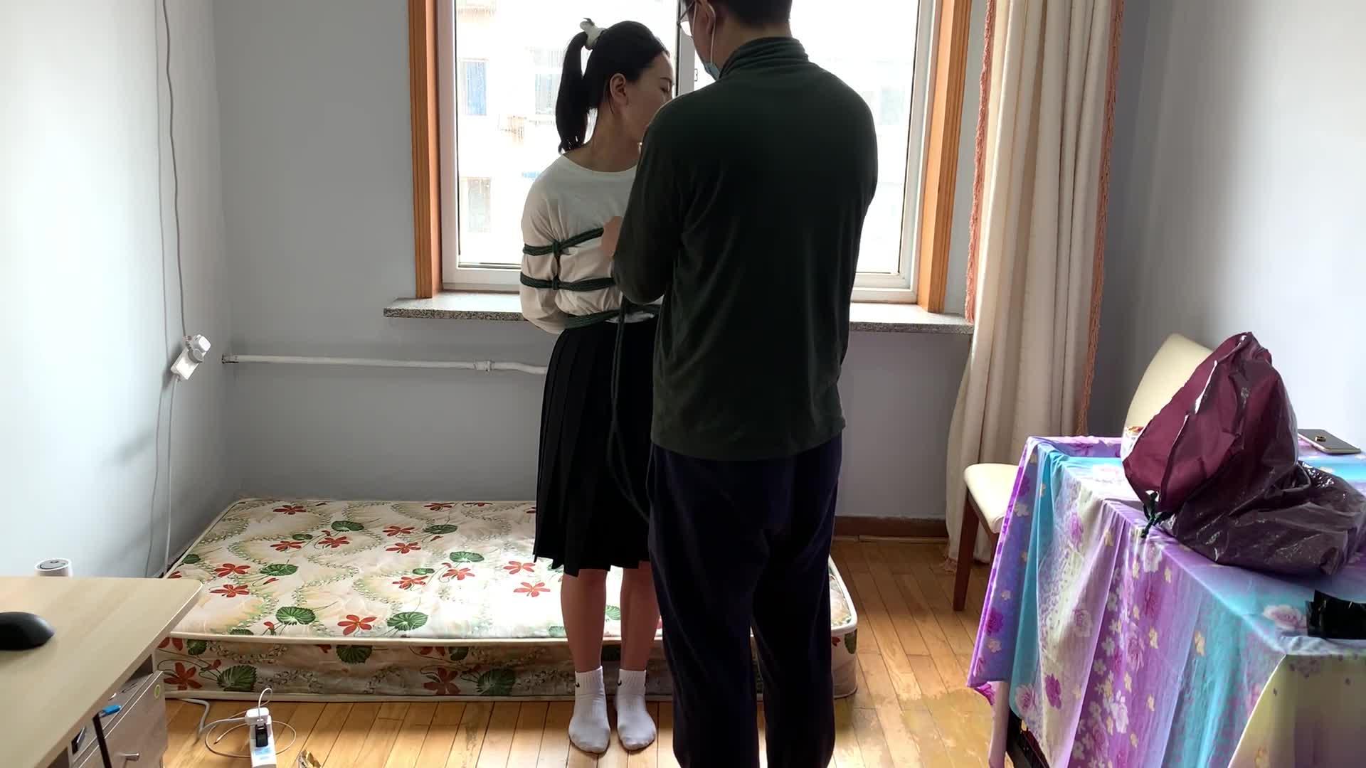 妹子第一次体验捆绑，白棉袜日式驷马挣扎-绳艺在线资源网
