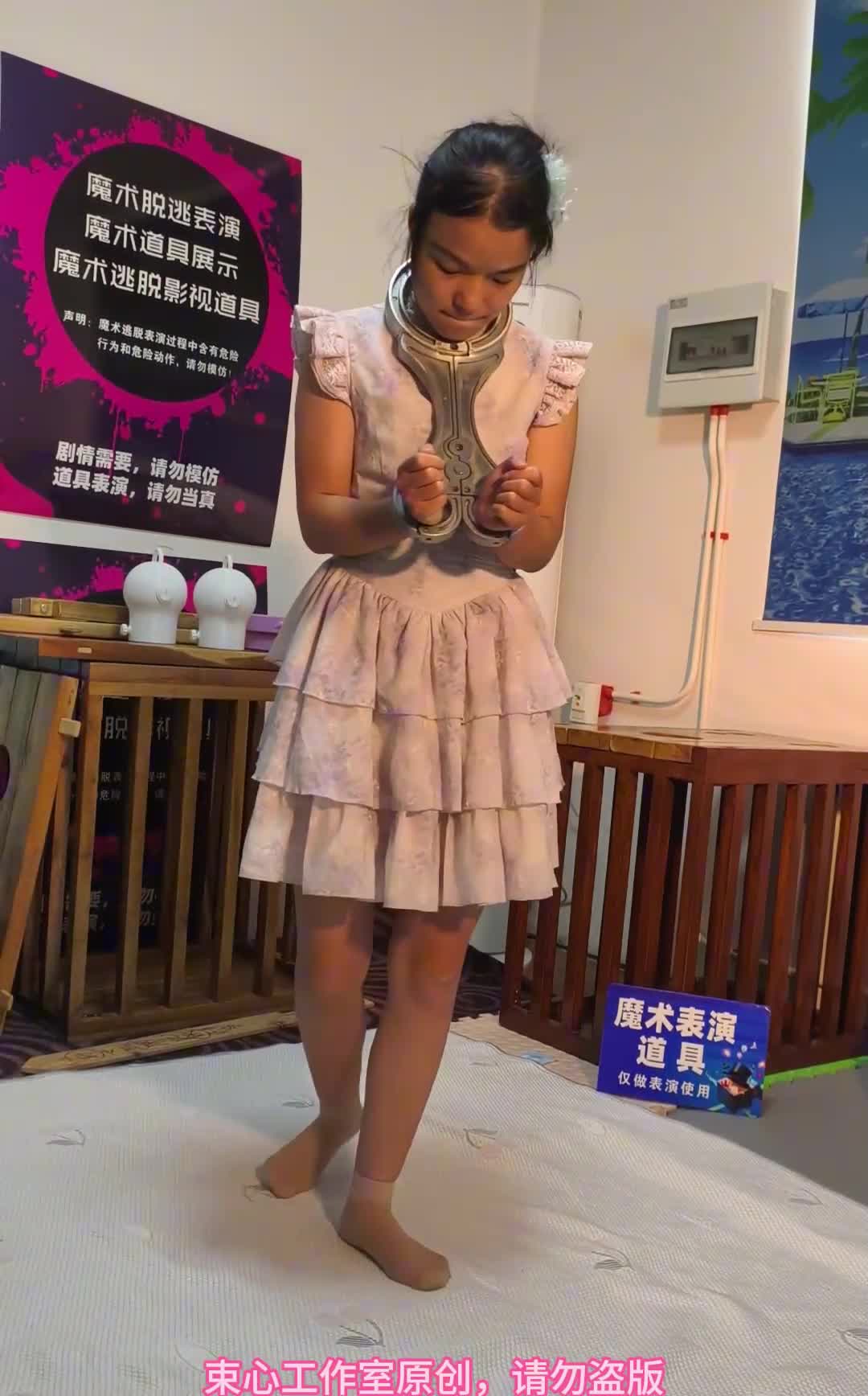 小月和大星，双人颈手枷游戏，简单剧情-绳艺在线资源网