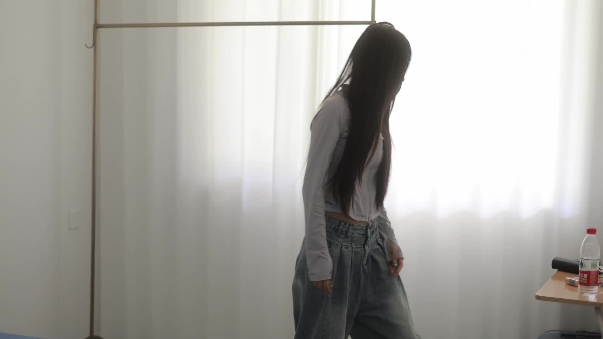 女贼偷盗被抓-绳艺在线资源网