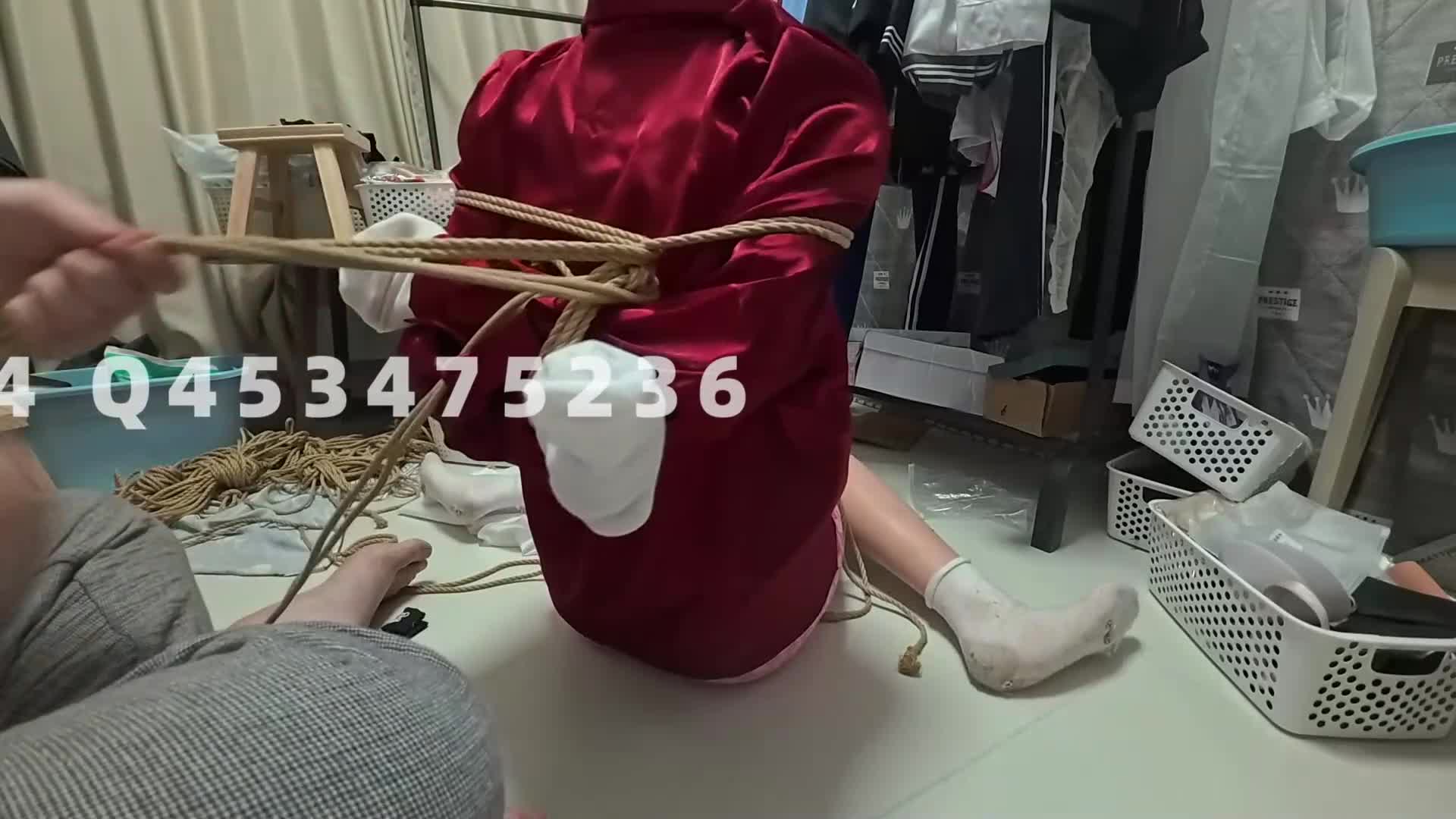 【【教程】侧面视角】v型 上二下三后手缚做法-绳艺在线资源网