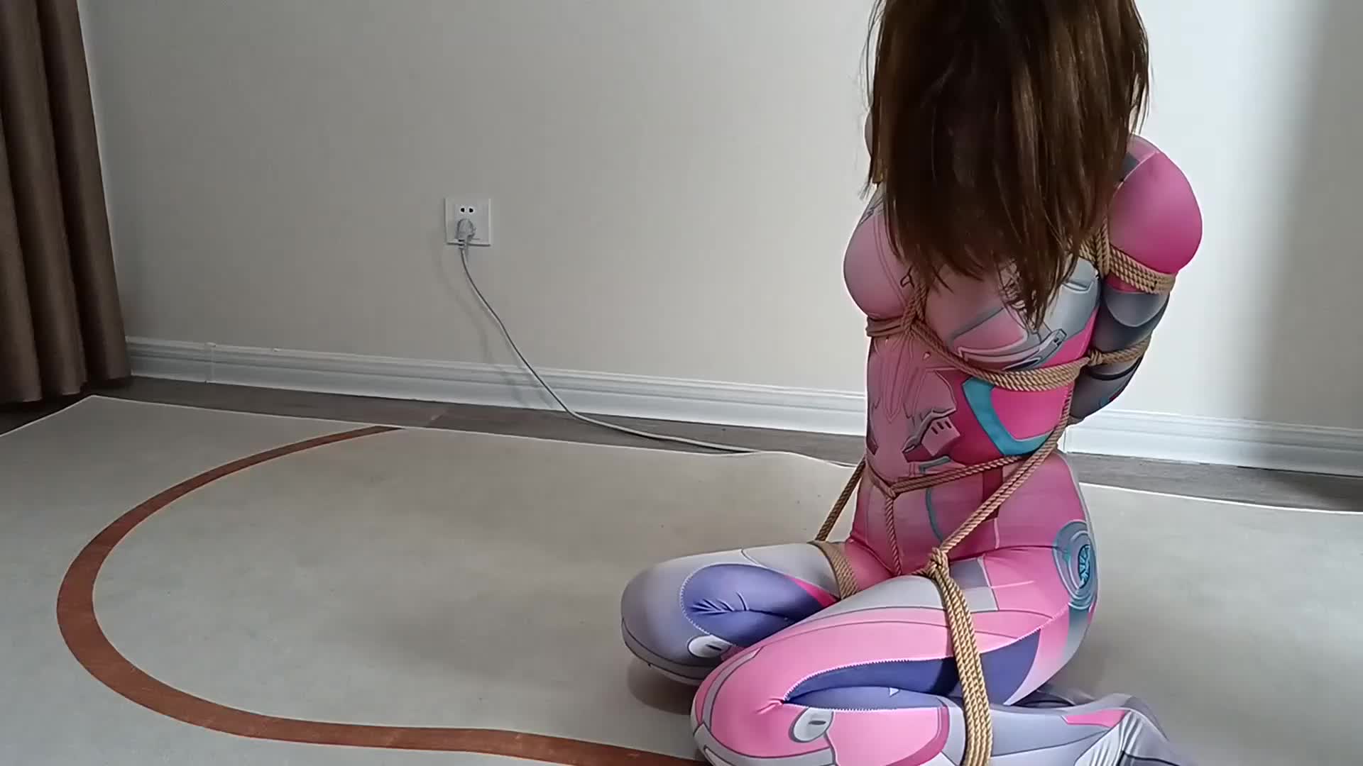 妞妞连体胶衣，火箭少女第三季-绳艺在线资源网