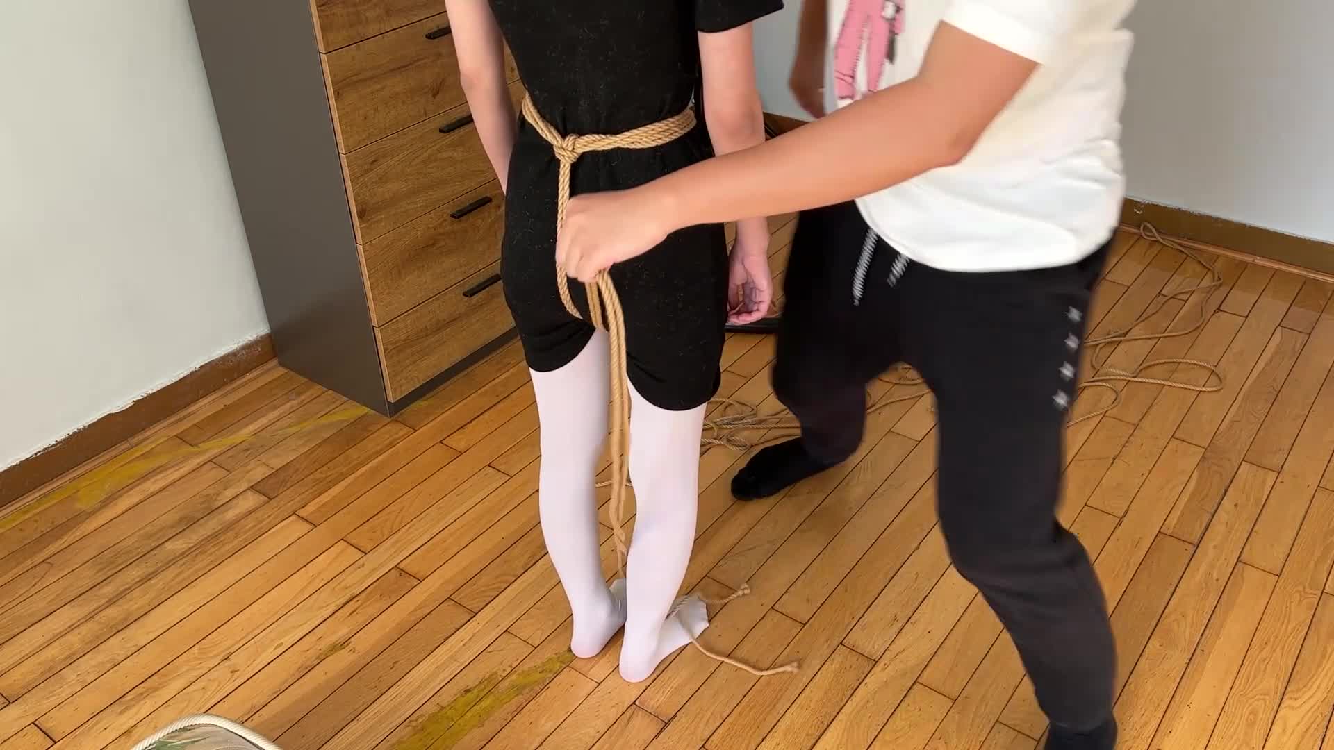 小婉妹子白丝蛇缚驷马展示！-绳艺在线资源网