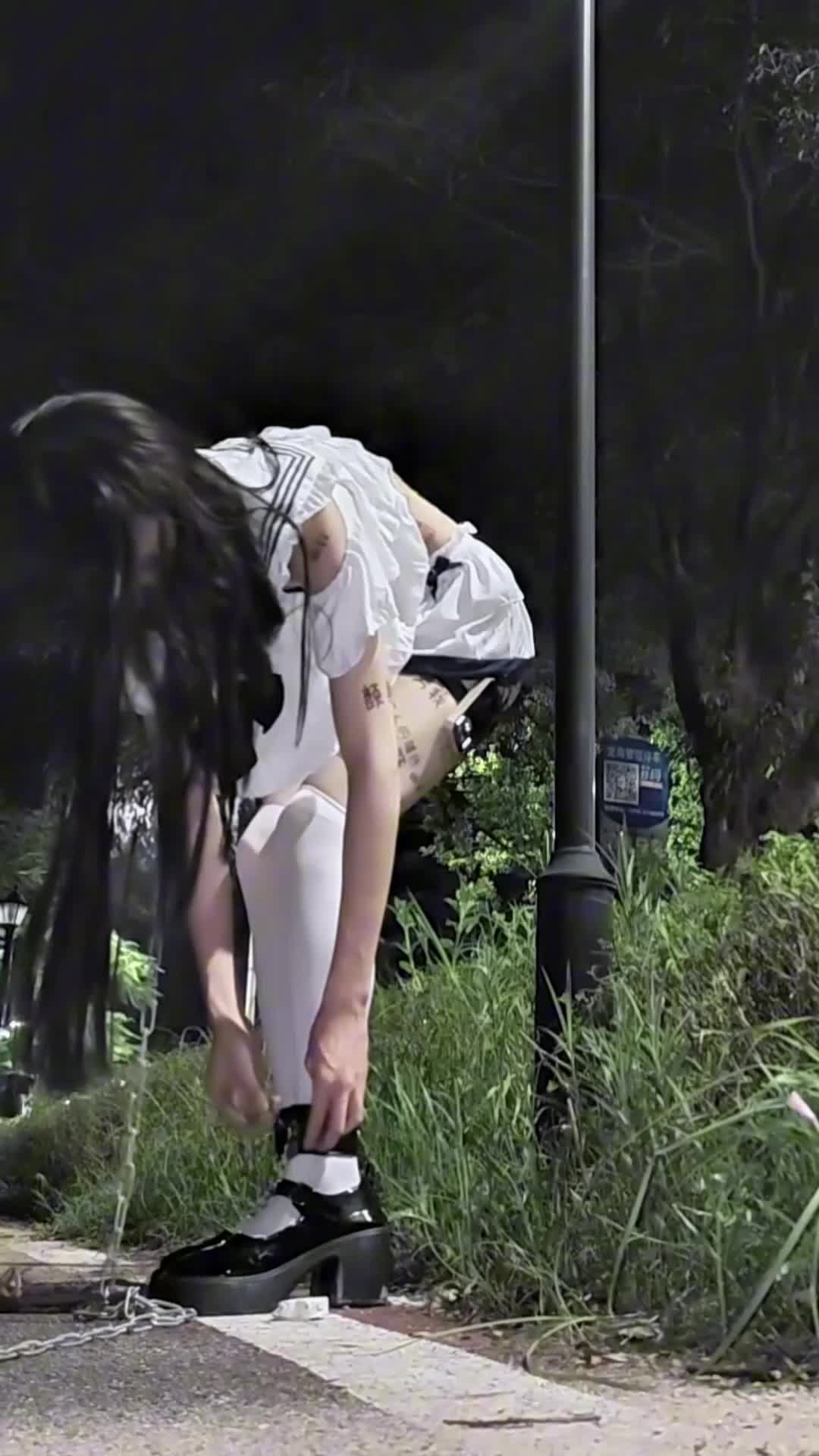 全身是脏字的小男娘户外路灯手铐定时自缚电-绳艺在线资源网